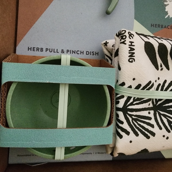 New - Basil Growing Gourmet Kitchen Tools - Picture 5 of 7